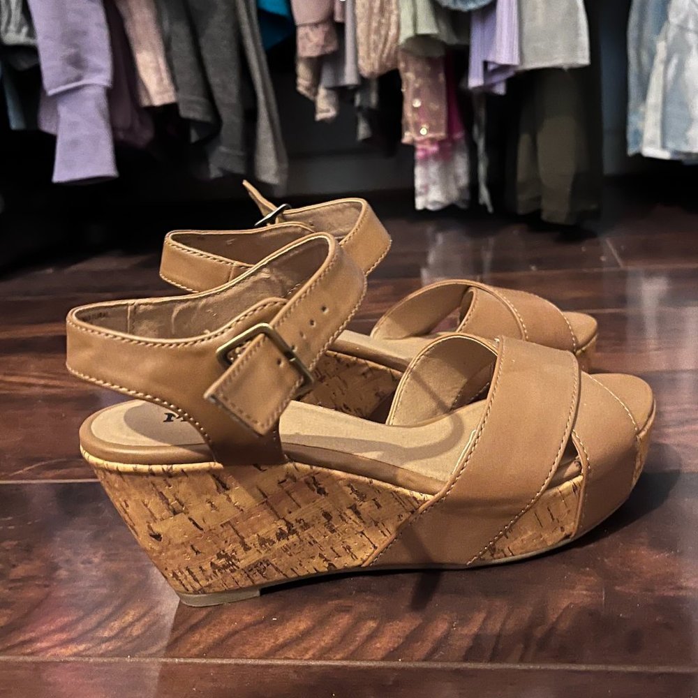 Mudd platform sandals brown size 7